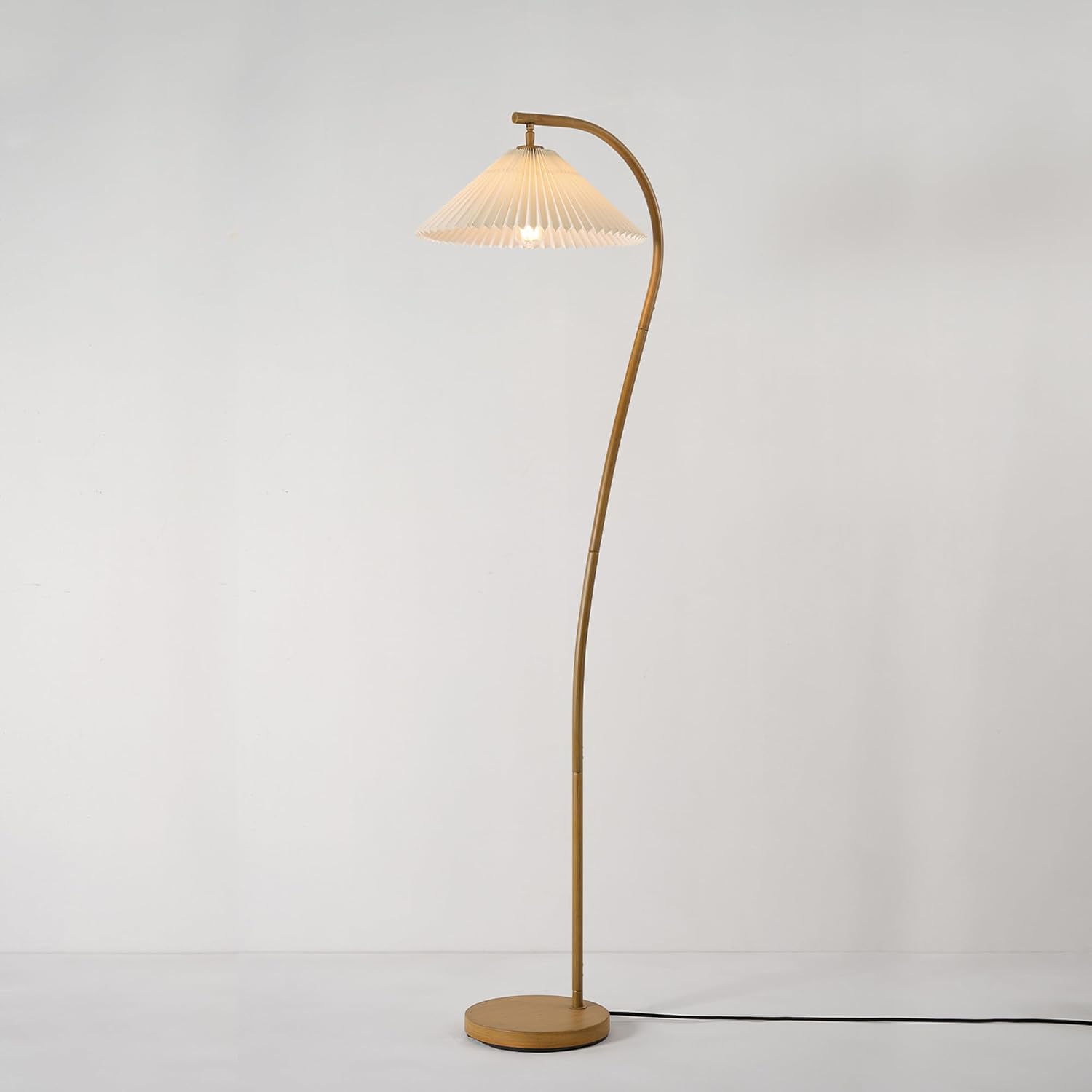Globe Electric x Novogratz 61000043 62' Floor Lamp, Wood Toned, White Pleated Shade, Pivot Joint on Shade, On/Off Foot Switch, Black Cord, Modern Lighting for Living Room or Office
