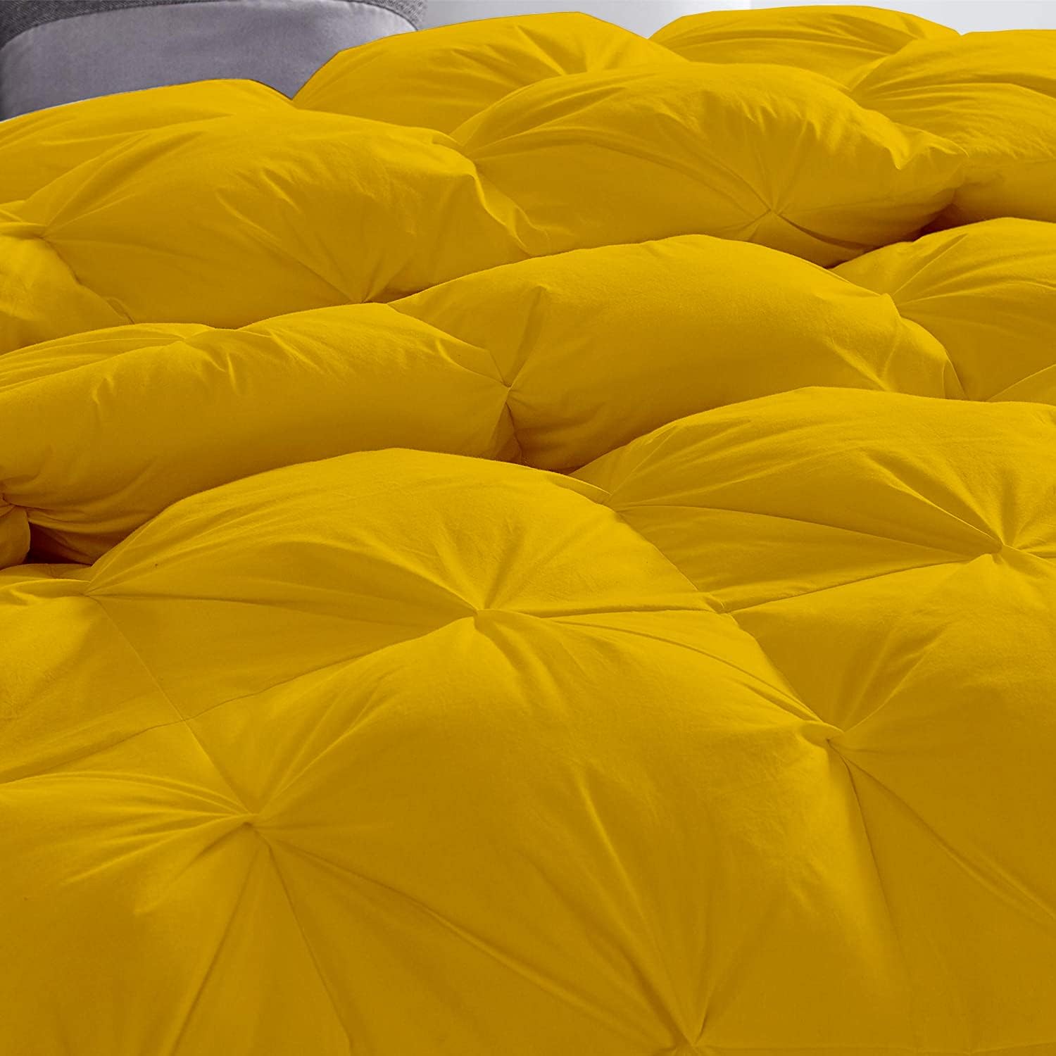 Pinch Pleated Soft 400 GSM All Season Gold 5 Piece Queen Size Comforter Set (Comforter + 4 Pillowcases) 600 Series Egyptian Cotton Comforter Bedding Set