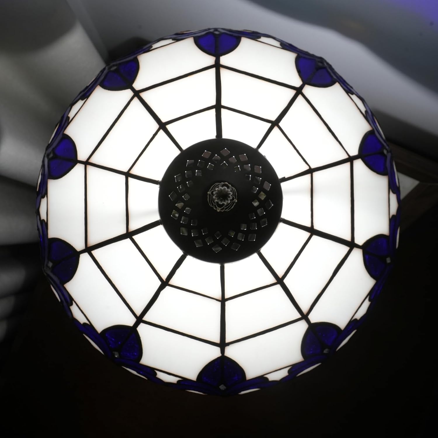 Tiffany Style Table Lamp with Blue Iris Stained Glass Lamp 12 Inch Retro Bronze Base Bedside Lamp Living Rooms, Offices, Hotel，Coffee Shop European Style Decorative Ambient Light Bedside Lamp