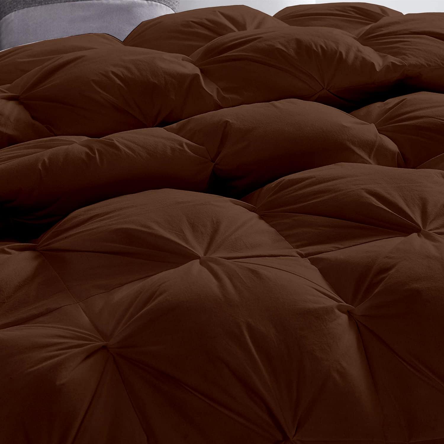 Pinch Pleated Soft 400 GSM All Season Chocolate 5 Piece Queen Size Comforter Set (Comforter + 4 Pillowcases) 600 Series Egyptian Cotton Comforter Bedding Set