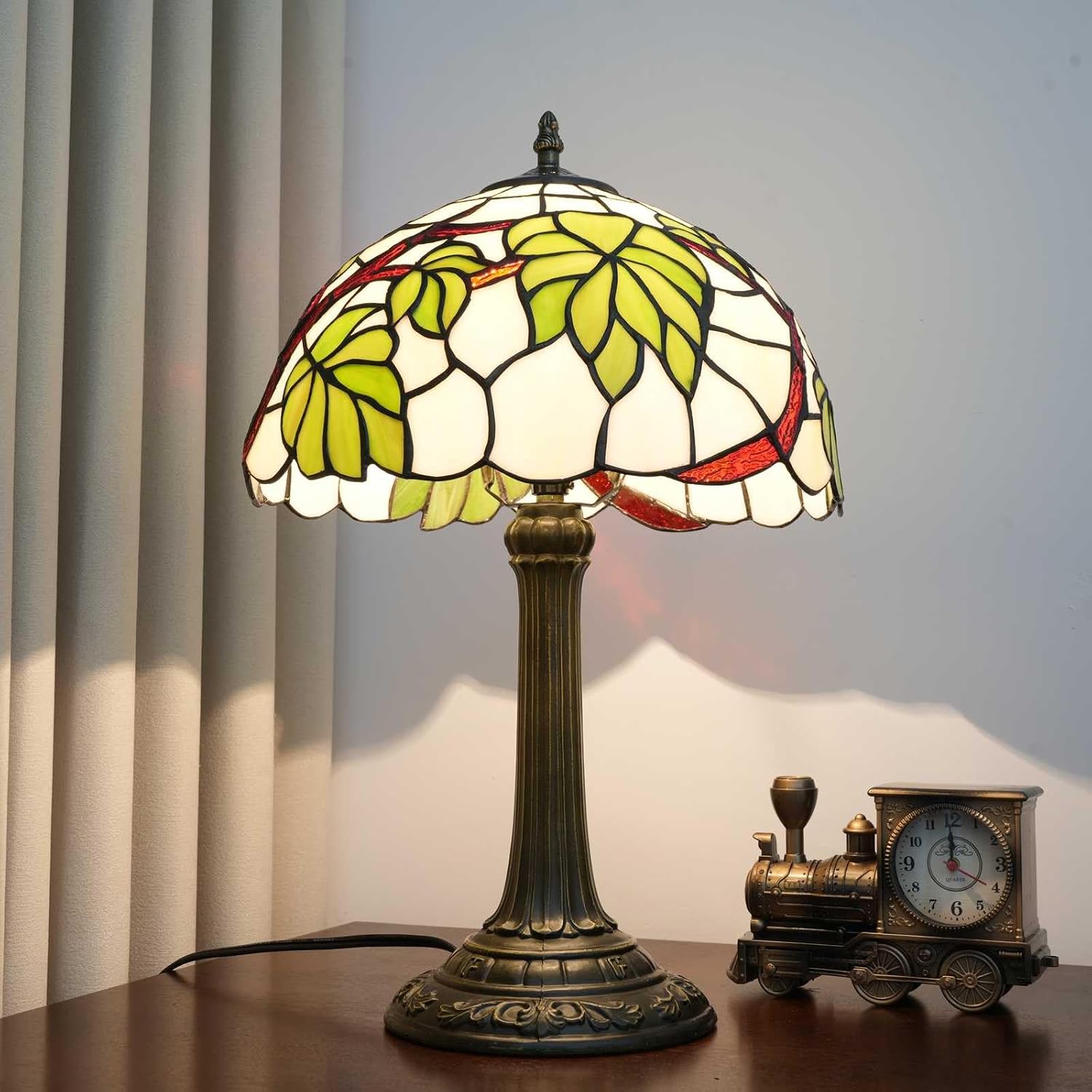 Tiffany Style Table lamp with Green Leaf Stained Glass lamp 12 Inch Retro Bronze Base Bedside Lamp Bedroom，Living Room, Bar, Restaurant Hotel French Countryside Style Decorative Ambient Light