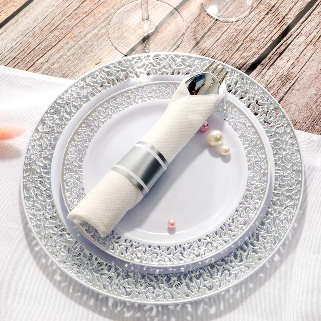 WELLIFE 700 Pieces Silver Disposable Plastic Dinnerware, Includes:100 Dinner Plates, 100 Dessert Plates, 100 Cups, 400 Pre Rolled Napkins with Silver Cutlery