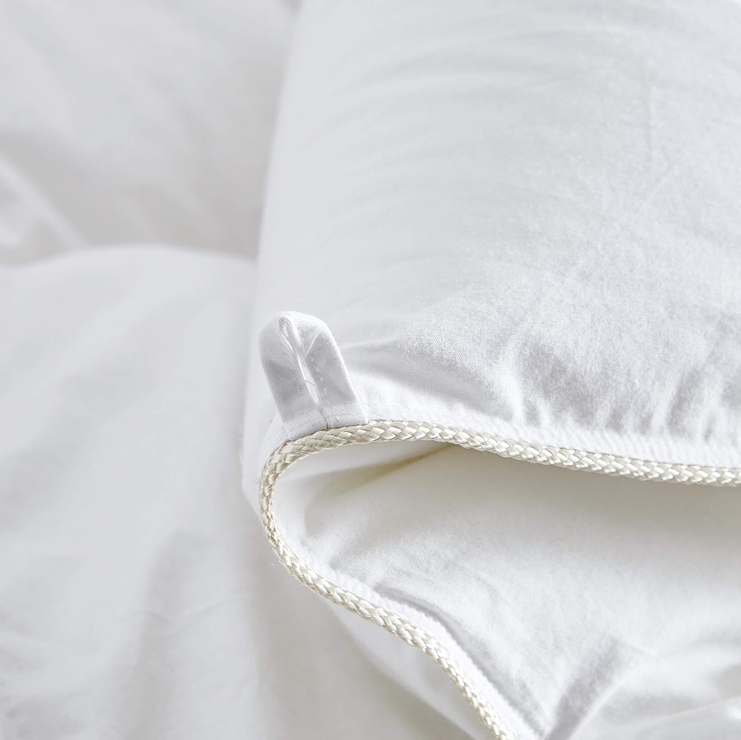 Luxurious Queen Size Siberian Goose Down Comforter, 600 Thread Count 100% Egyptian Cotton Cover, Solid White Color, 60 Oz Fill Weight, All Season Down Comforter