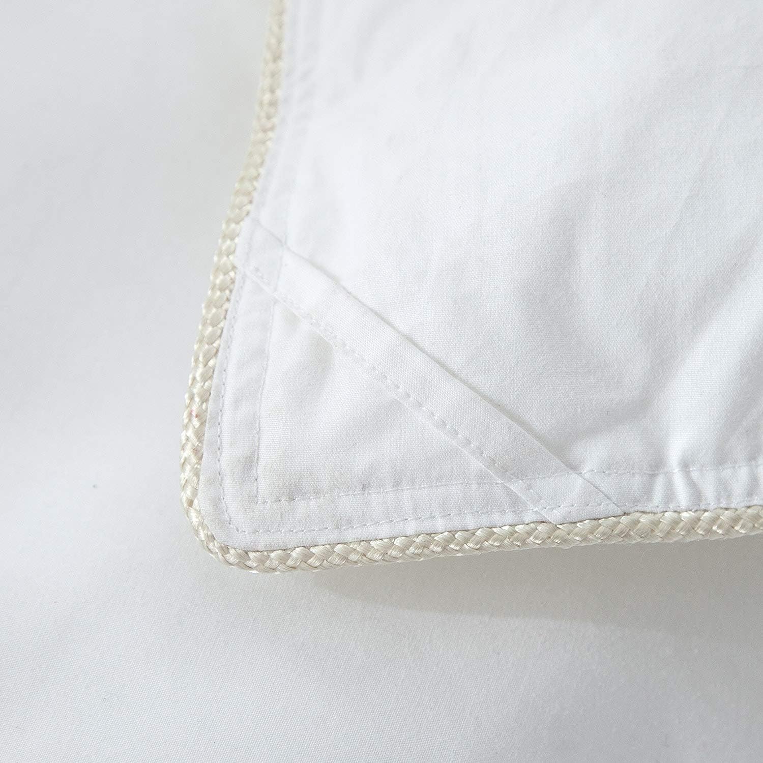 Luxurious Queen Size Siberian Goose Down Comforter, 600 Thread Count 100% Egyptian Cotton Cover, Solid White Color, 60 Oz Fill Weight, All Season Down Comforter