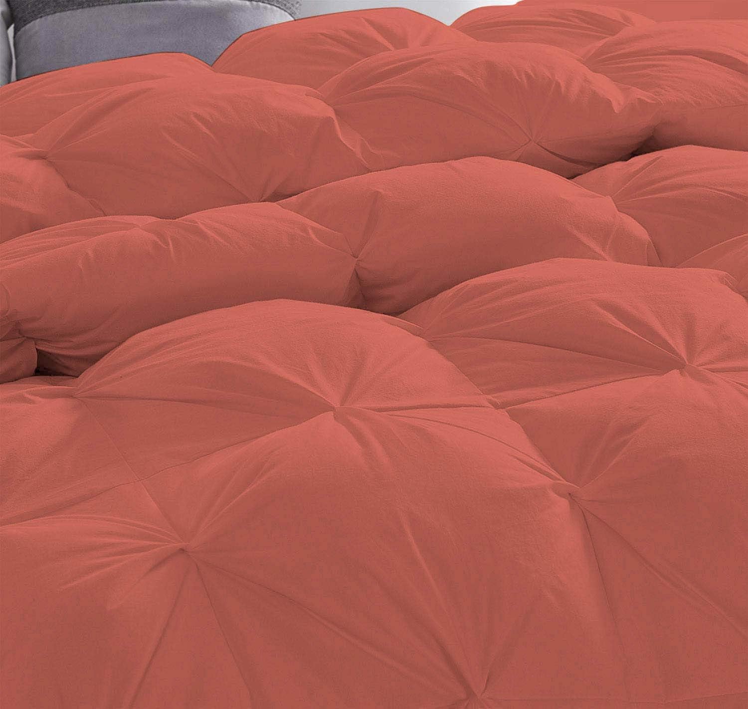 Pinch Pleated Soft 400 GSM All Season Brick Red 5 Piece Queen Size Comforter Set (Comforter + 4 Pillowcases) 600 Series Egyptian Cotton Comforter Bedding Set