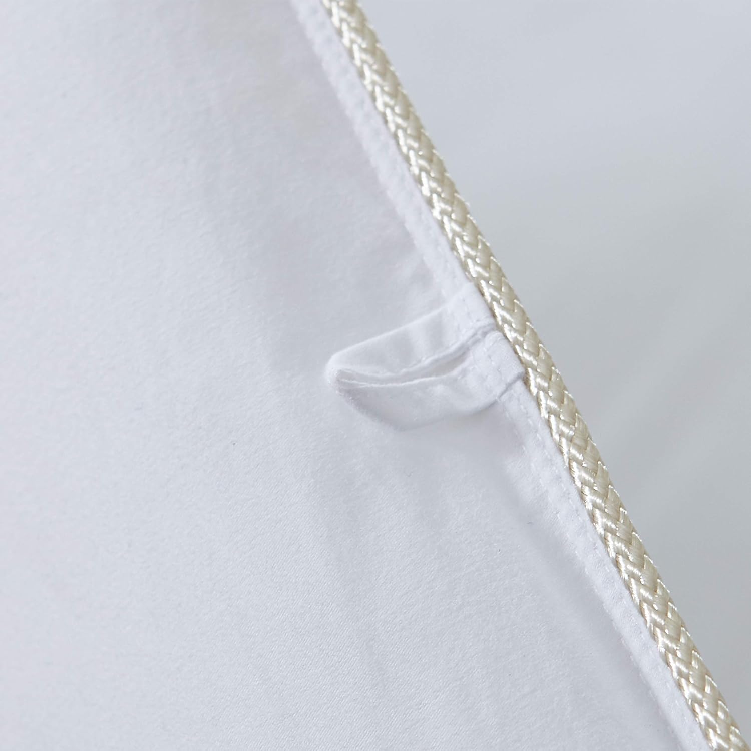 600-Thread-Count Egyptian Cotton Goose Down Comforter, 55 oz. Fill Weight, Baffle Box Design - Solid White (Queen Size)