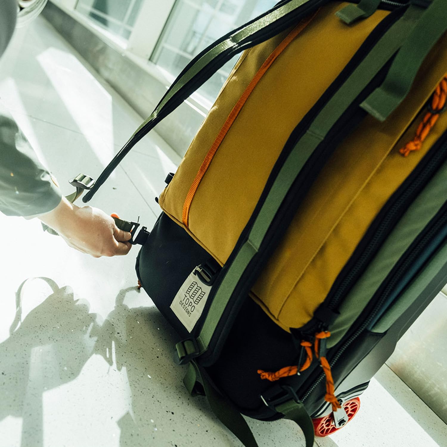 Topo Designs Global Travel Bag Roller - Black/Black