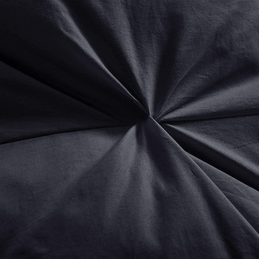 Luxurious Full/Queen Goose Down Comforter, Unique Black Pinch Pleat, 600 Thread Count, 100% Egyptian Cotton Cover, 70 Oz Fill Weight, 750 Fill Power