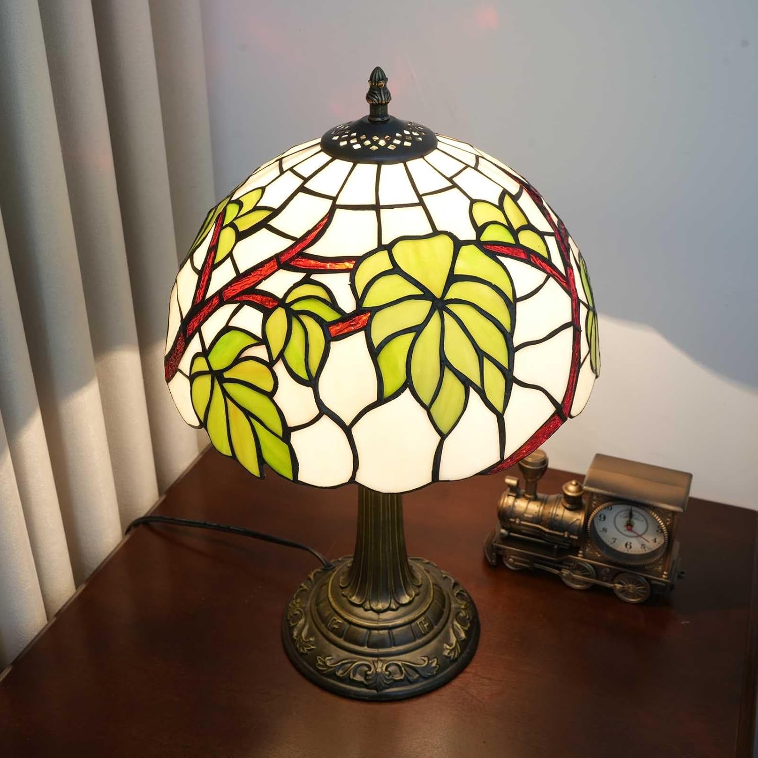 Tiffany Style Table lamp with Green Leaf Stained Glass lamp 12 Inch Retro Bronze Base Bedside Lamp Bedroom，Living Room, Bar, Restaurant Hotel French Countryside Style Decorative Ambient Light