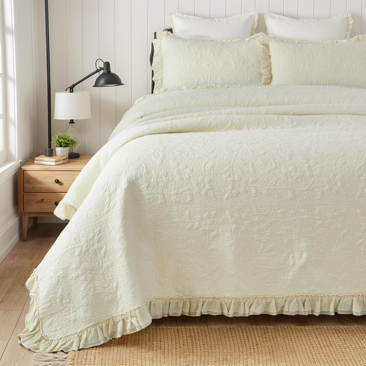 Brandream Cream Yellow White Quilt Set Queen Size Cotton Matelasse Bedding Luxury Ruffle Bedspread 3-Piece