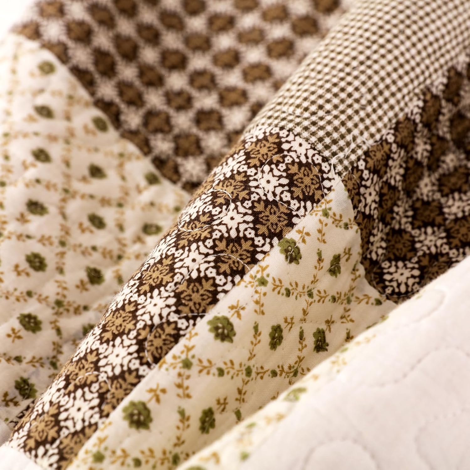 YAYIDAY Oversized Queen Bedspread Patchwork Quilt Set (110x118 Inch) - 100% Cotton Reversible Breathable Brown Geometric Quilted Coverlet with Pillow Shams for All Seasons