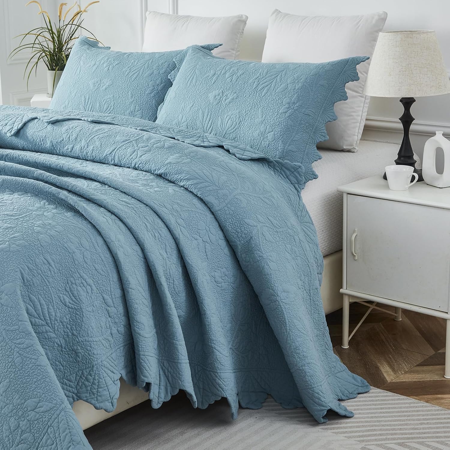 Brandream Luxury 100% Cotton Quilt Set Queen Size Blue Floral Vine Matelasse Stitching Hand-Finished Scalloped Edges Vintage-Inspired Textured Coverlet 3-Piece