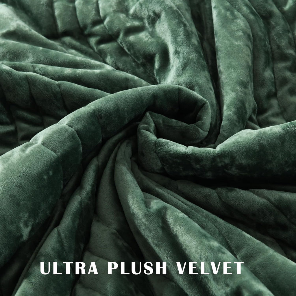 Velvet Oversized King Quilt Set, California King Comforter Set Emerald Green Bedding Set (118'*118') with 2 Pillow Shams, Luxurious Quilt Set,All-Season 3 Pieces