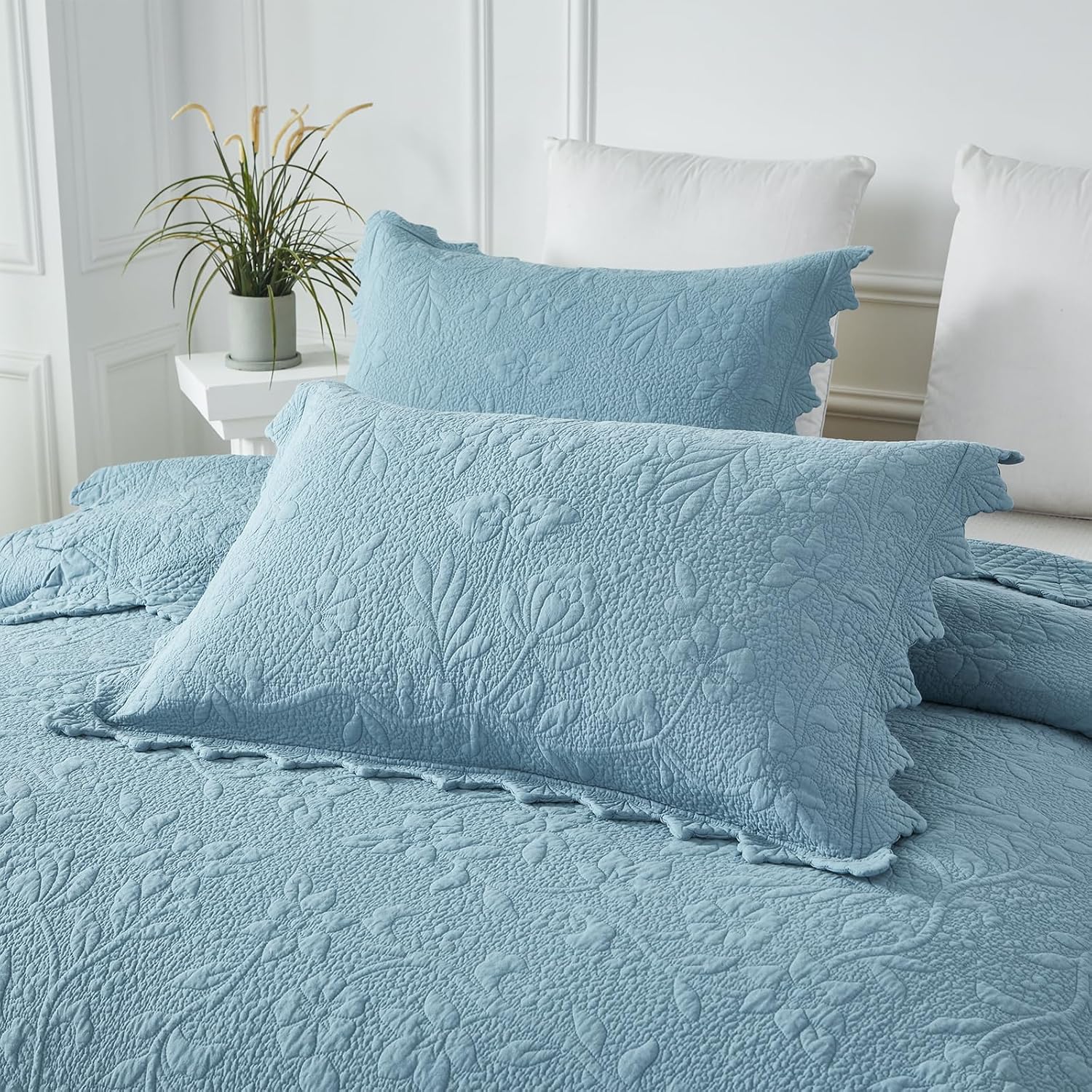 Brandream Luxury 100% Cotton Quilt Set Queen Size Blue Floral Vine Matelasse Stitching Hand-Finished Scalloped Edges Vintage-Inspired Textured Coverlet 3-Piece