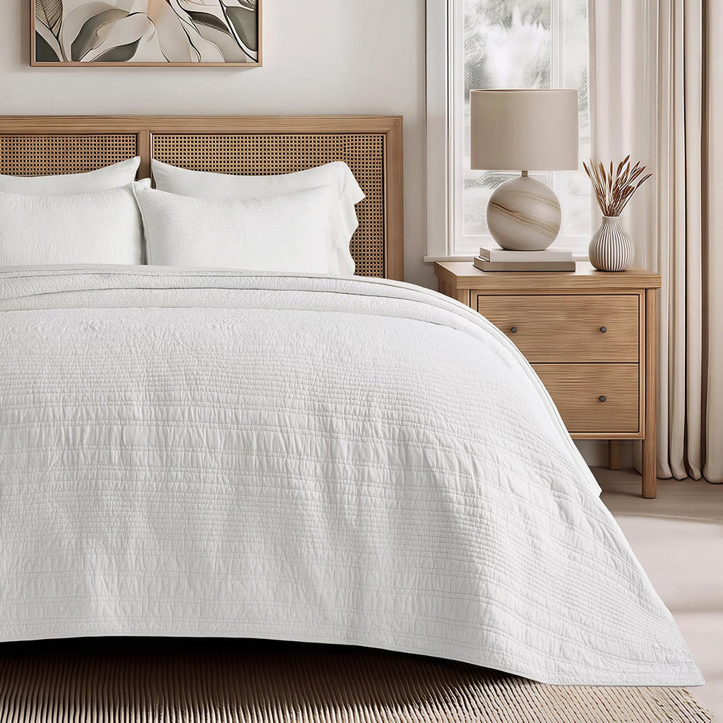EVERGRACEHOME 100% Cotton Modern Lines Quilt Set Oversized King, Pre-Washed Soft Striped Coverlet Bedspread, 3 Piece Lightweight Bedding Set for All Season, with 2 Pillow Shams, Bright White