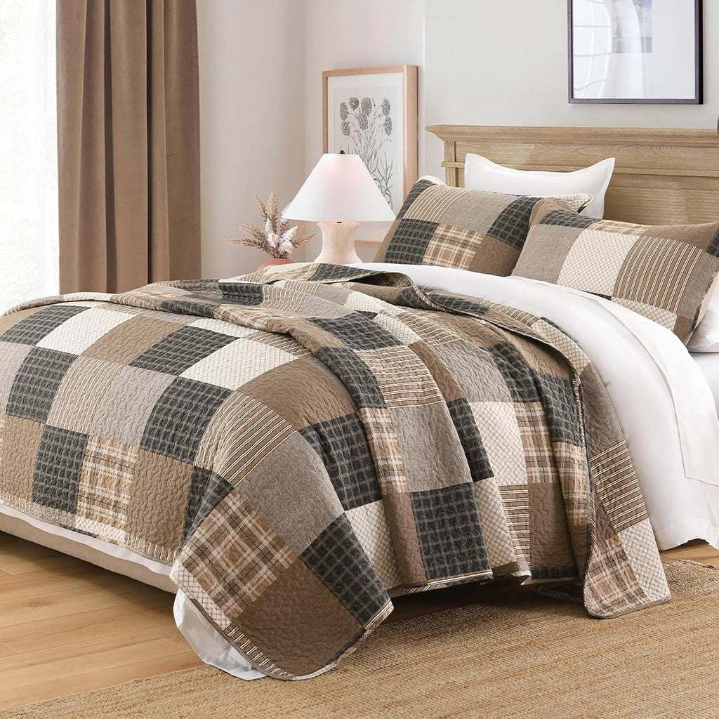 PANGUSHAN 100% Cotton Quilt Set, King Size, Farmhouse Plaid Lightweight Comforter, Rustic Bedding Set Quilted Bedspread, Charcoal/Beige/Brown Quilt for King Bed, 3 Pieces