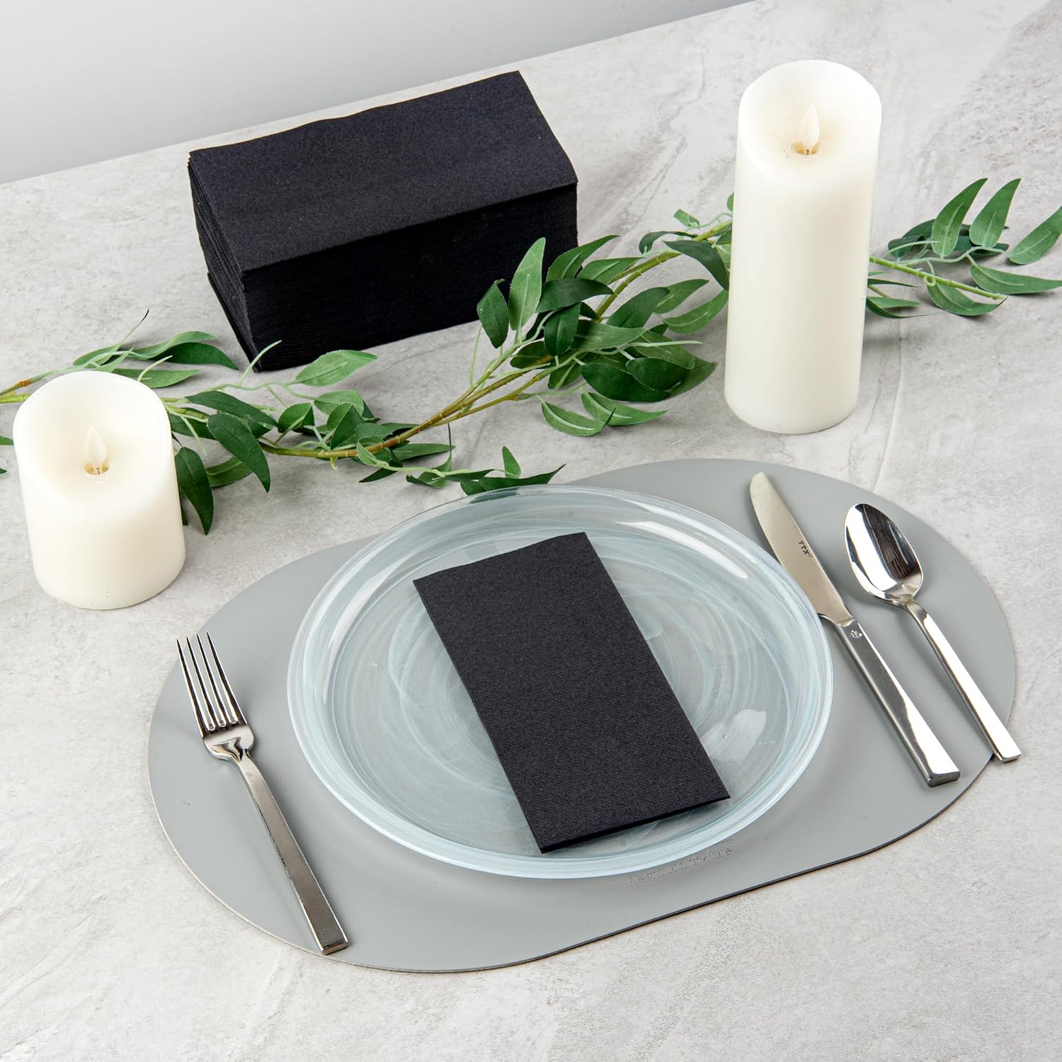 Luxenap 15.8 X 7.9 Inch Linen-Feel Guest Towels, 600 Hand Towels - ¼ Fold, Air-Laid, Black Paper Dinner Napkins, Disposable, for Restrooms, Kitchens, and Tables - Restaurantware