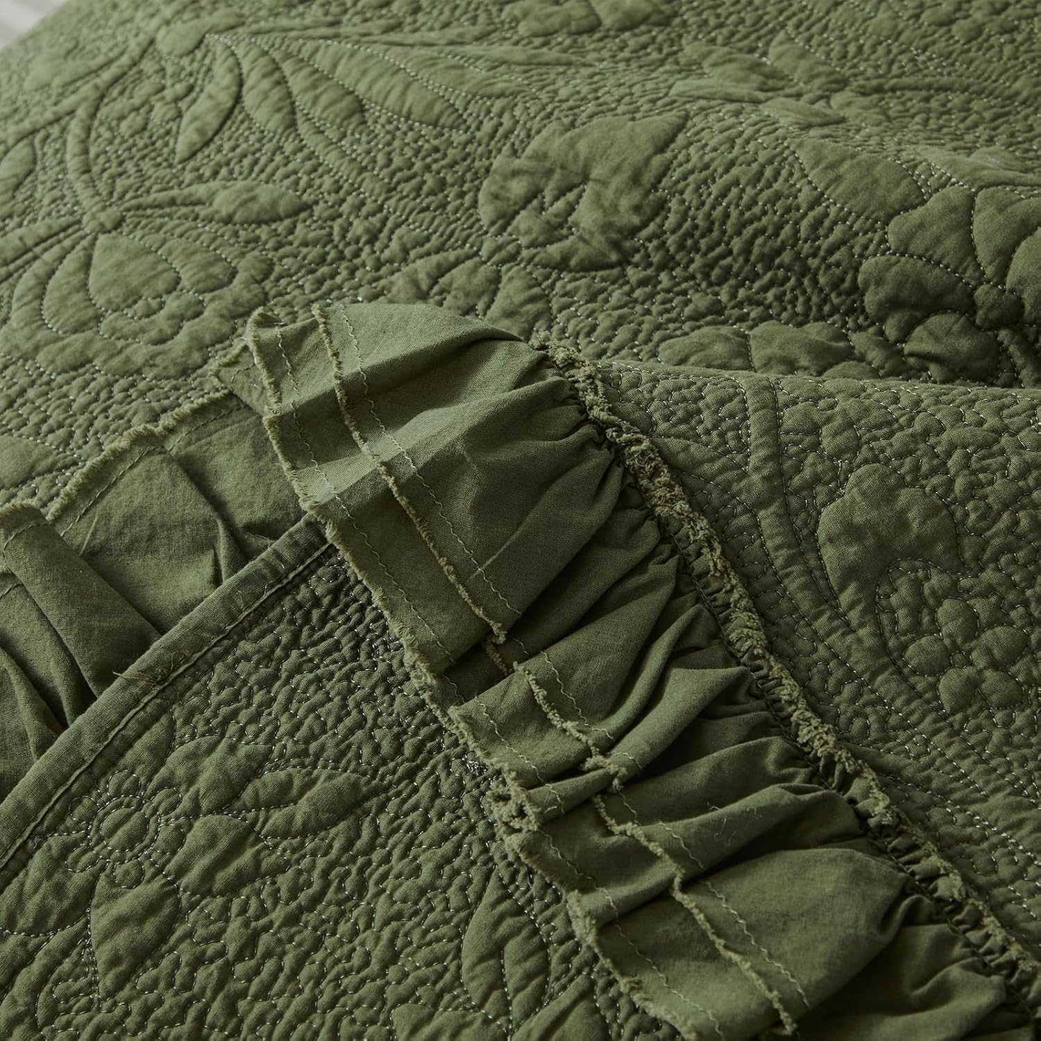 Brandream Quilt Set King Size Cotton Floral and Vines Matelasse Bedding Lightweight Ruffled Quilt Set 3-Piece Olive Green