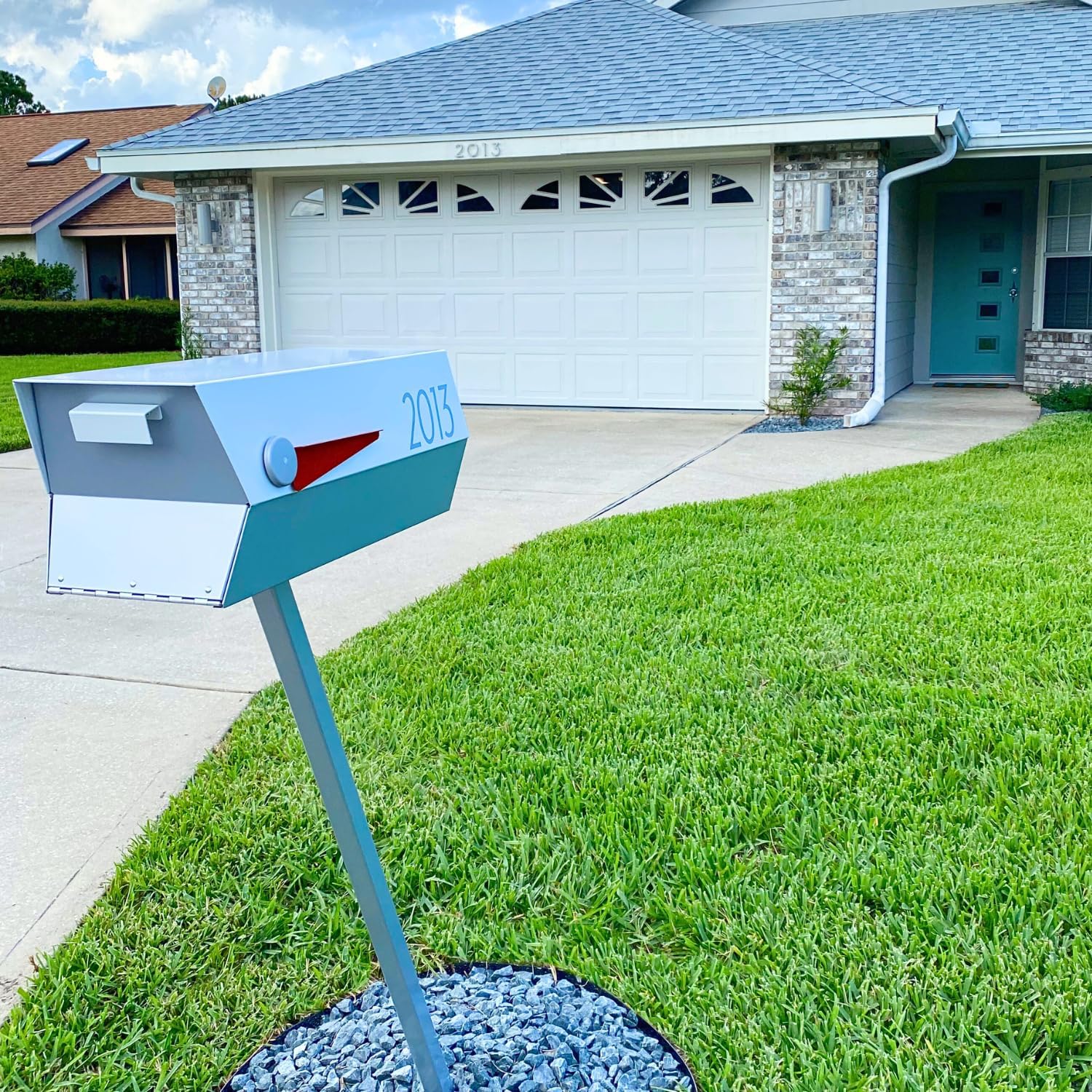 modbox USA Mid-Century Modern Curbside Mailbox | Solid Color (Silver (Annodized Aluminum Effect))
