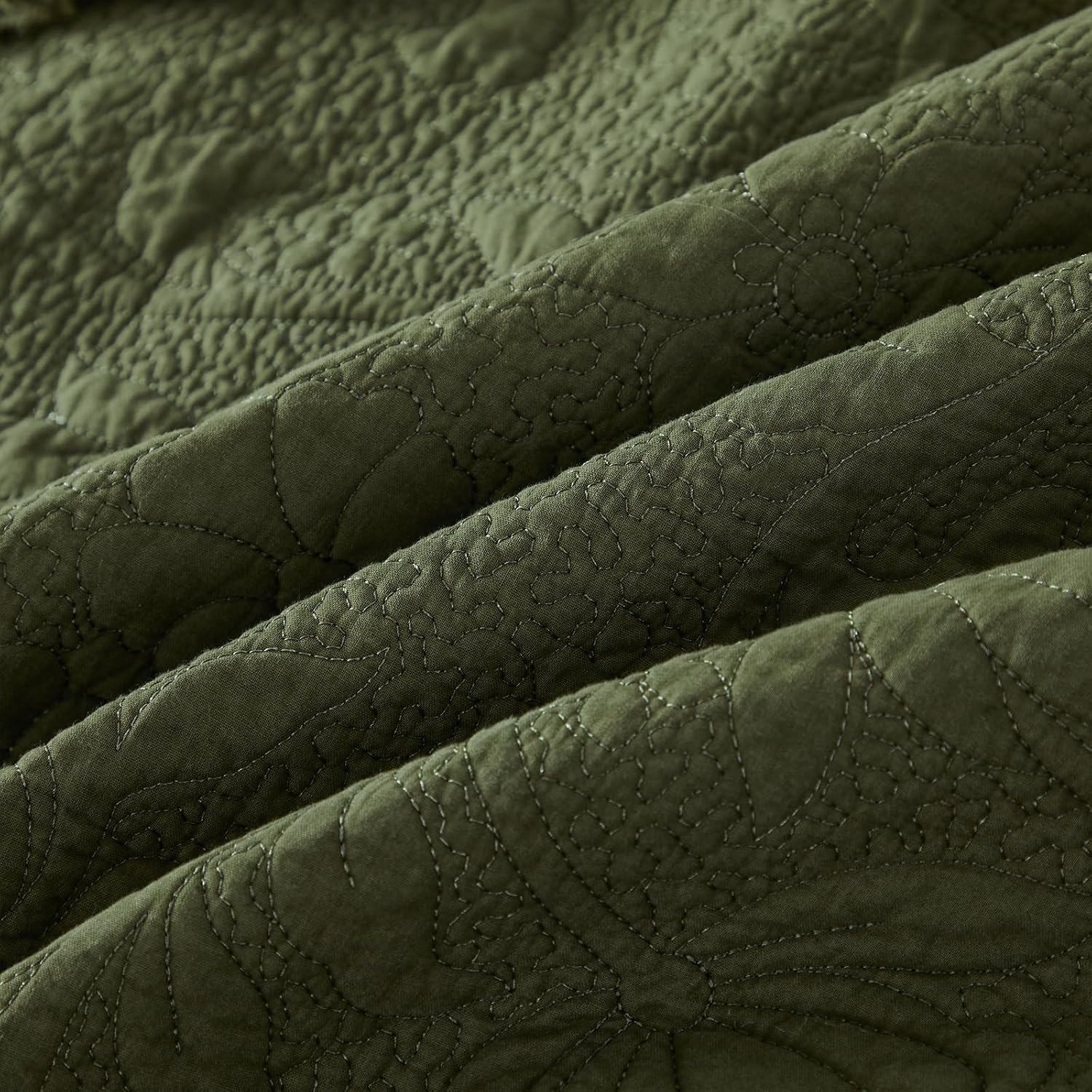 Brandream Queen Size Quilt Set Cotton Olive Green Vintage Floral and Vines Matelasse Bedding Ruffled Quilt Set 3-Piece