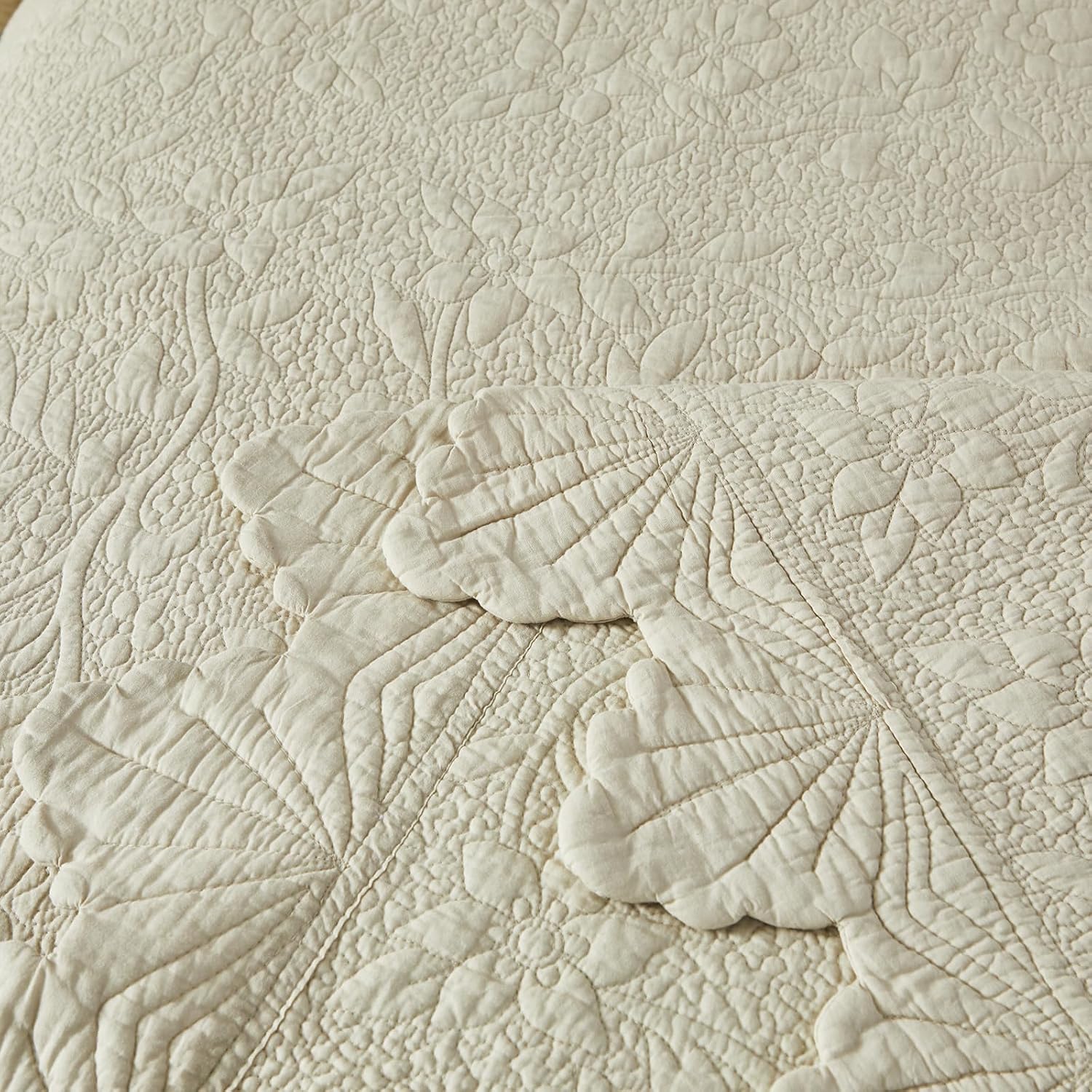 Brandream Queen Size Quilt Set Cotton Beige Quilts Luxury Farmhouse Bedding Set Matelasse Coverlet Scalloped Quilt Set 3-Piece