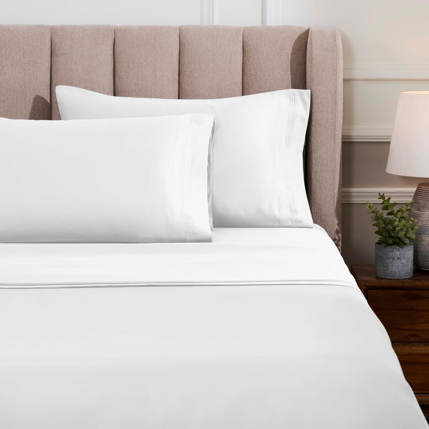 Superior Egyptian Cotton 4 Piece Sheet Set, Luxury 1500 Thread Count, Modern Design, Sustainable Sheets, Ultra-Soft Basics, Solid, Deep Pocket Fitted Sheet, Flat Sheet, Pillowcases, Queen, White