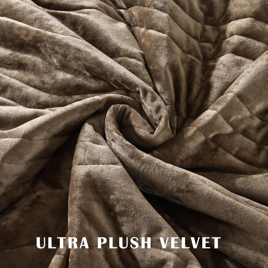 Velvet Super King Size Quilt, Oversized California Comforter Set Mocha Brown Bedding Set (130'*118') with 2 Pillow Shams, Luxurious Quilt Set,All-Season 3 Pieces