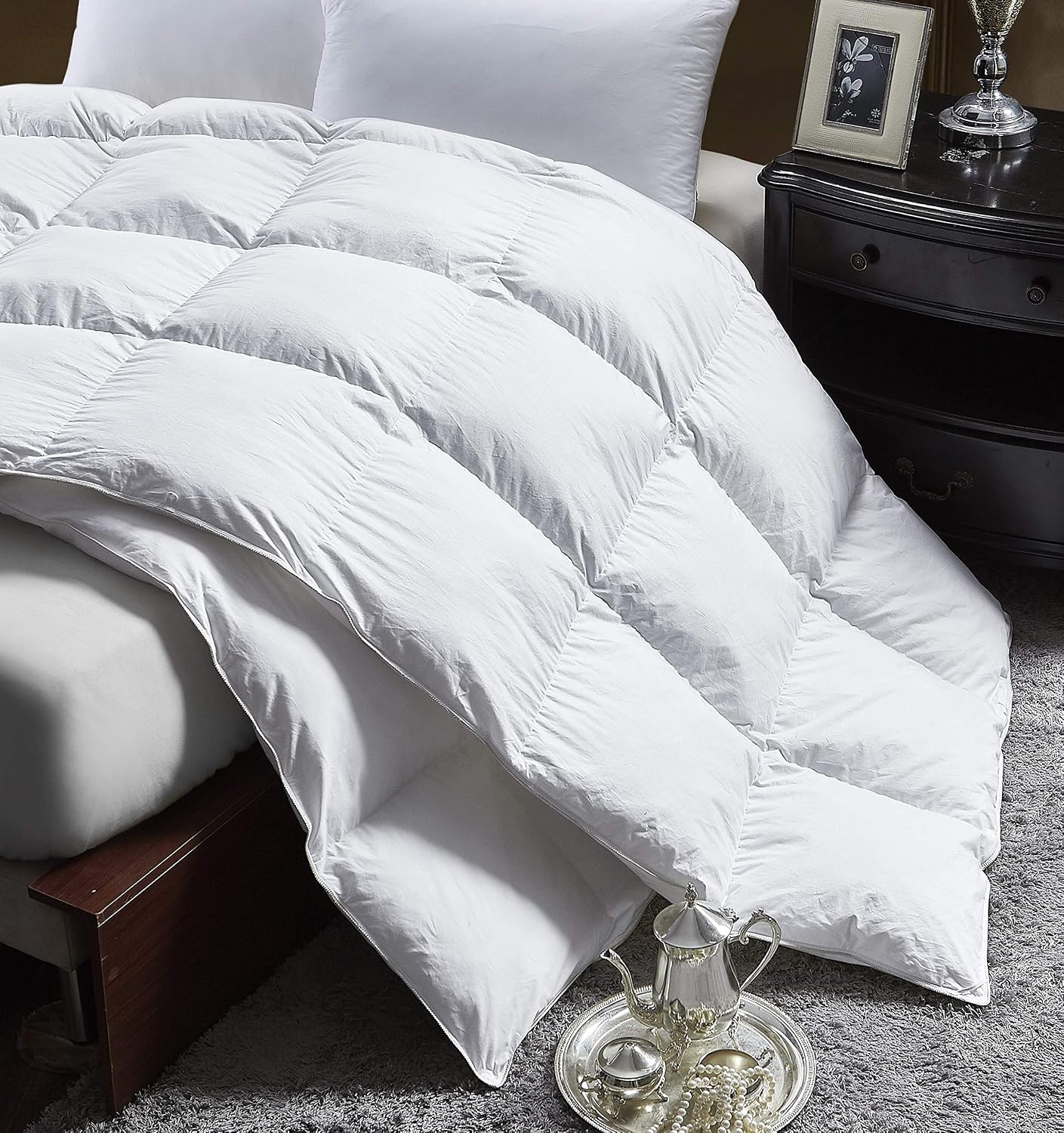 Luxurious King Size Lightweight Goose Down Comforter Duvet Insert All Season, 1200 Thread Count 100% Egyptian Cotton, 42 oz Fill Weight, White Color